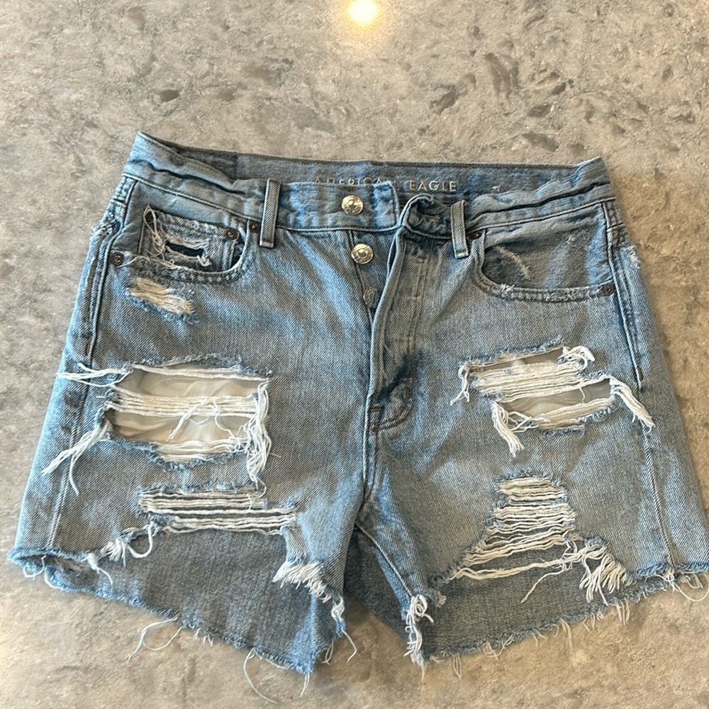 American Eagle destroyed Jean shorts Size 4